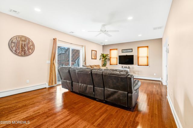 732 Wellington Avenue, Toms River, NJ 08757