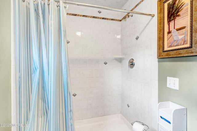 732 Wellington Avenue, Toms River, NJ 08757