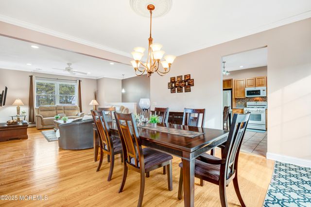 732 Wellington Avenue, Toms River, NJ 08757