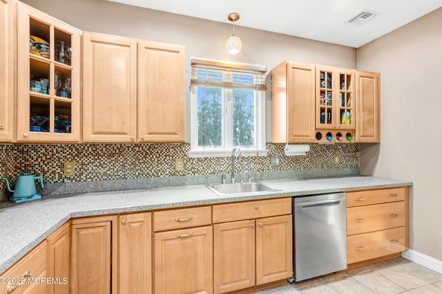 732 Wellington Avenue, Toms River, NJ 08757