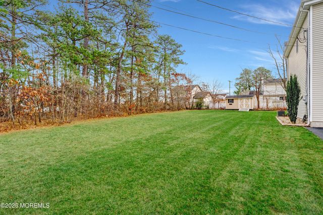 732 Wellington Avenue, Toms River, NJ 08757