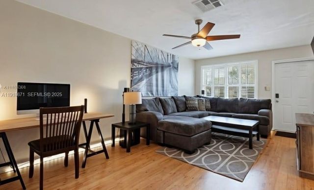 8069 SW 19th Ct, Davie, FL 33324