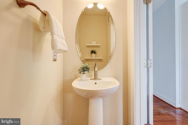 738 MCKENZIE AVE, Alexandria, VA 22301