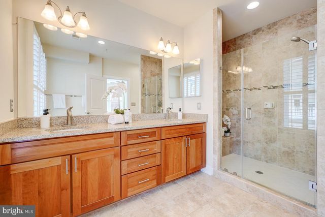 738 MCKENZIE AVE, Alexandria, VA 22301