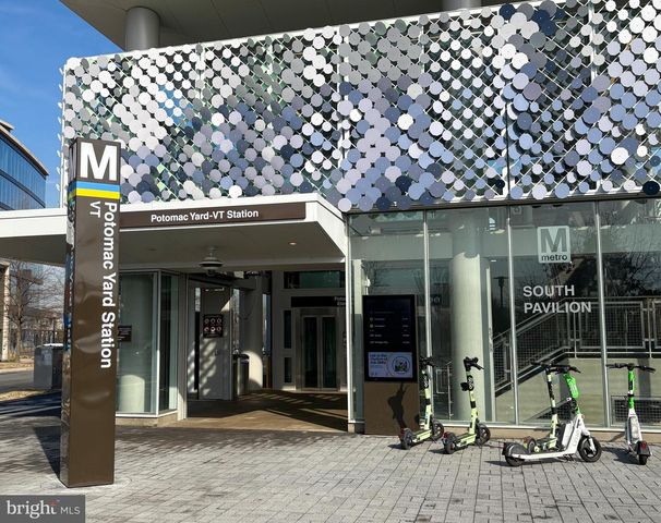 738 MCKENZIE AVE, Alexandria, VA 22301