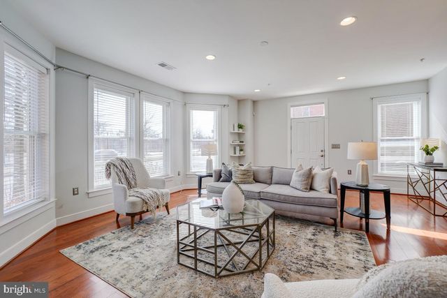 738 MCKENZIE AVE, Alexandria, VA 22301