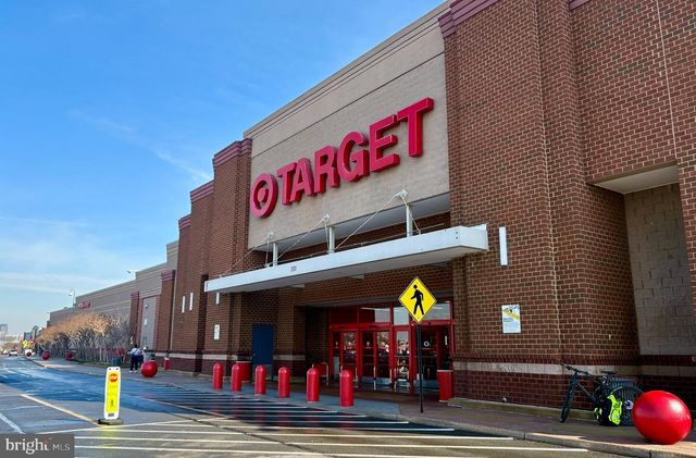 738 MCKENZIE AVE, Alexandria, VA 22301