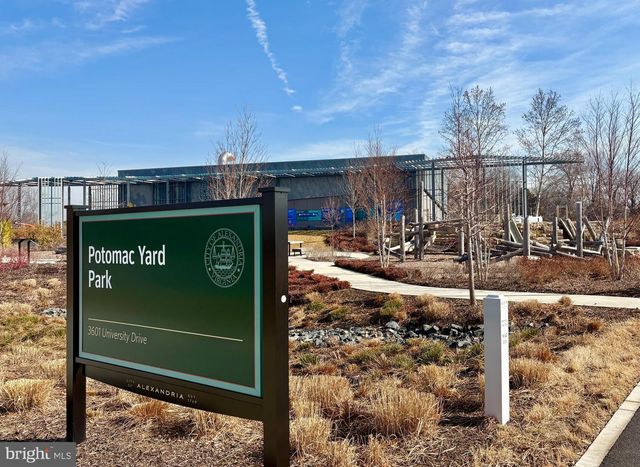 738 MCKENZIE AVE, Alexandria, VA 22301