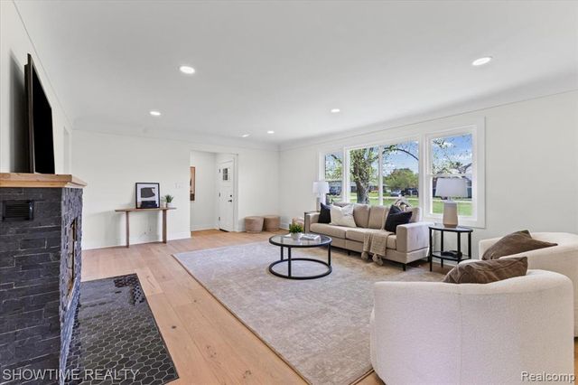 25275 Ormond Drive, Southfield, MI 48033
