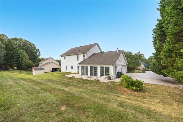 6012 Aaron Place Lane, Kernersville, NC 27284