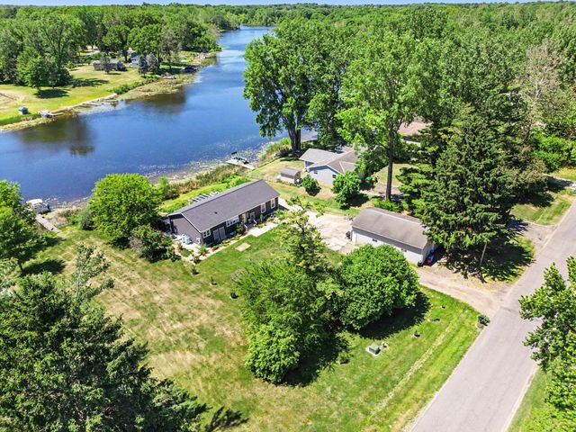 52350 Susan Lane, Dowagiac, MI 49047