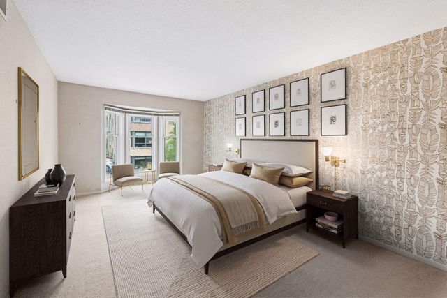 1926 Dupont Avenue S, Minneapolis, MN 55403