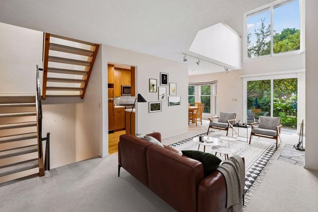 1926 Dupont Avenue S, Minneapolis, MN 55403