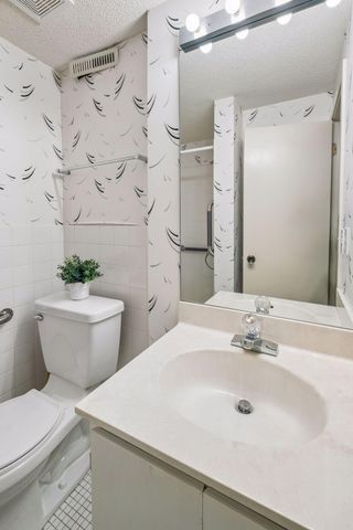 1926 Dupont Avenue S, Minneapolis, MN 55403