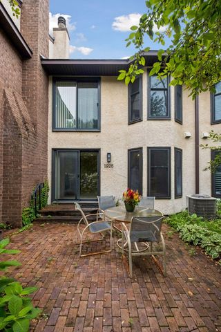 1926 Dupont Avenue S, Minneapolis, MN 55403