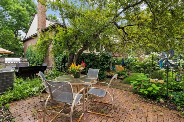 1926 Dupont Avenue S, Minneapolis, MN 55403