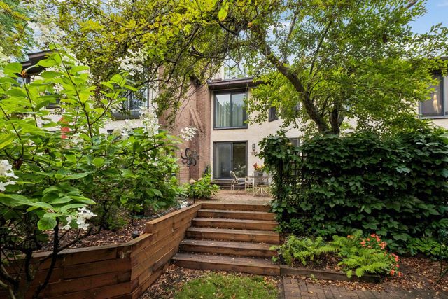 1926 Dupont Avenue S, Minneapolis, MN 55403