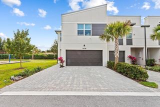 1616 Lindley St, Mangonia Park, FL 33407