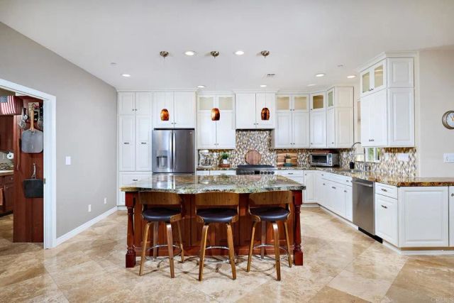 20125 Colina Encantada Way, Escondido, CA 92029