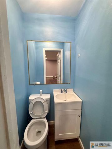 39 Hillcrest Avenue, Edison, NJ 08817