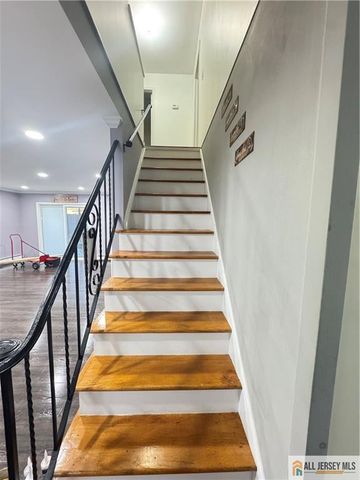 39 Hillcrest Avenue, Edison, NJ 08817