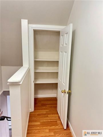 39 Hillcrest Avenue, Edison, NJ 08817