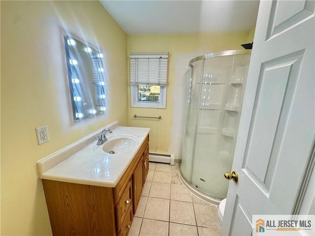 39 Hillcrest Avenue, Edison, NJ 08817