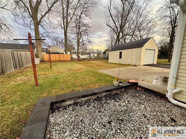 39 Hillcrest Avenue, Edison, NJ 08817