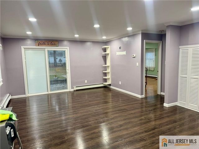 39 Hillcrest Avenue, Edison, NJ 08817