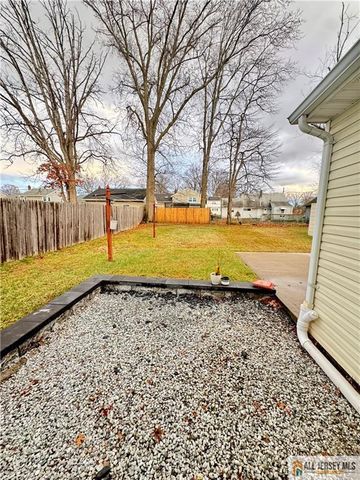 39 Hillcrest Avenue, Edison, NJ 08817