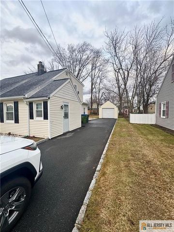 39 Hillcrest Avenue, Edison, NJ 08817