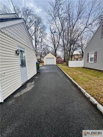 39 Hillcrest Avenue, Edison, NJ 08817