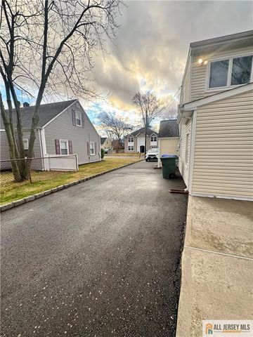 39 Hillcrest Avenue, Edison, NJ 08817