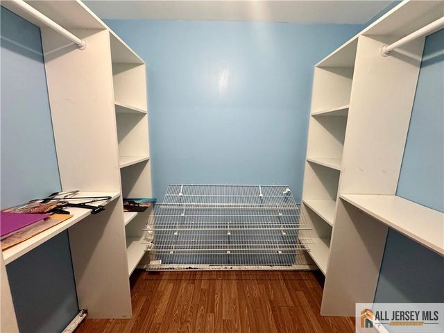 39 Hillcrest Avenue, Edison, NJ 08817