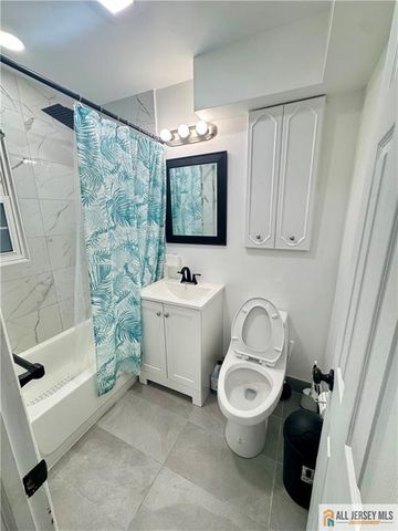 39 Hillcrest Avenue, Edison, NJ 08817