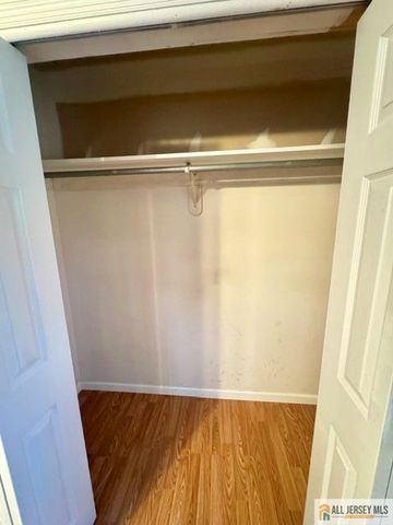 39 Hillcrest Avenue, Edison, NJ 08817