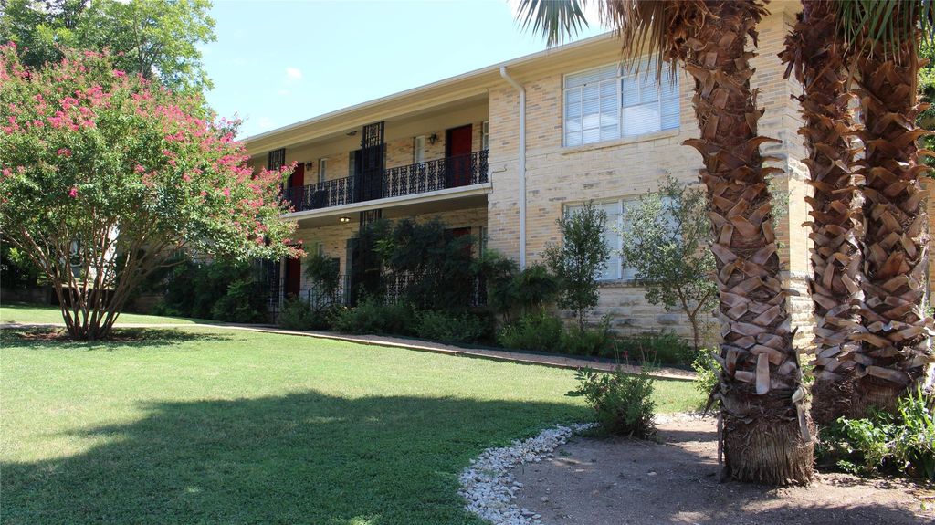 301 E 34th ST 105, Austin, TX 78705