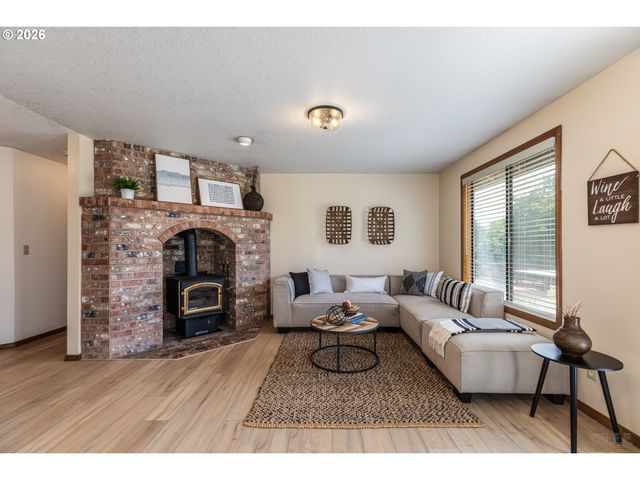 34948 SYKES Rd, St Helens, OR 97051