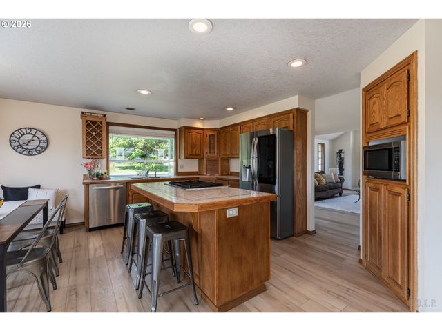 34948 SYKES Rd, St Helens, OR 97051