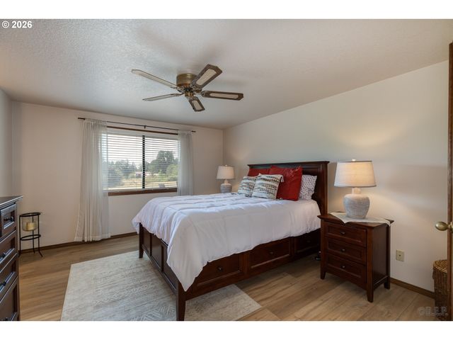 34948 SYKES Rd, St Helens, OR 97051