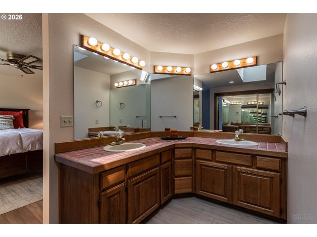 34948 SYKES Rd, St Helens, OR 97051