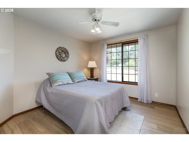 34948 SYKES Rd, St Helens, OR 97051