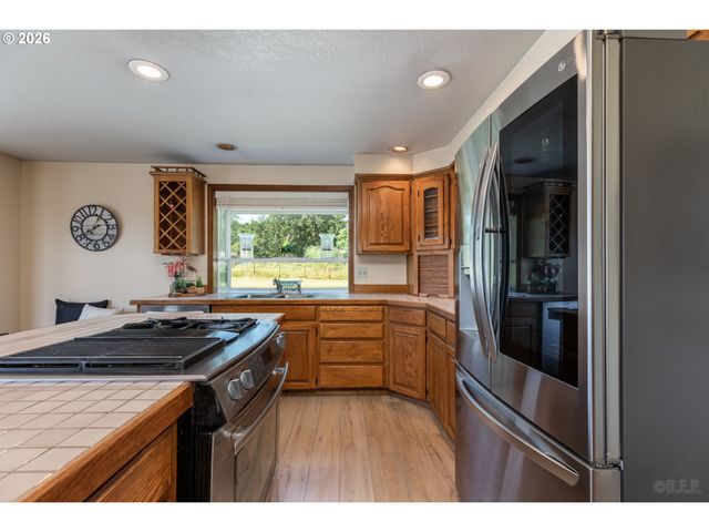 34948 SYKES Rd, St Helens, OR 97051