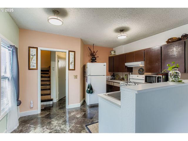 1549 N BLANDENA St, Portland, OR 97217