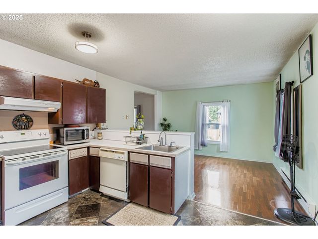 1549 N BLANDENA St, Portland, OR 97217