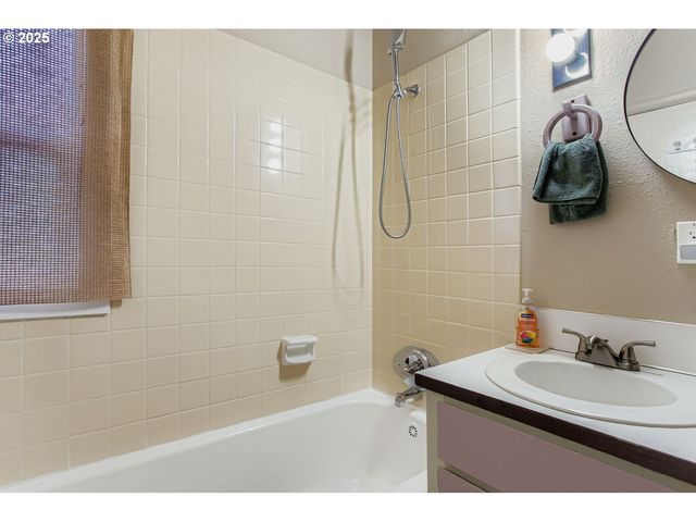 1549 N BLANDENA St, Portland, OR 97217