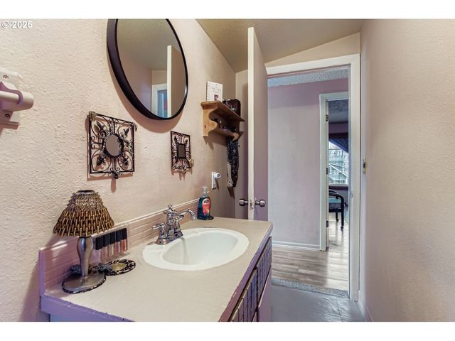 1549 N BLANDENA St, Portland, OR 97217