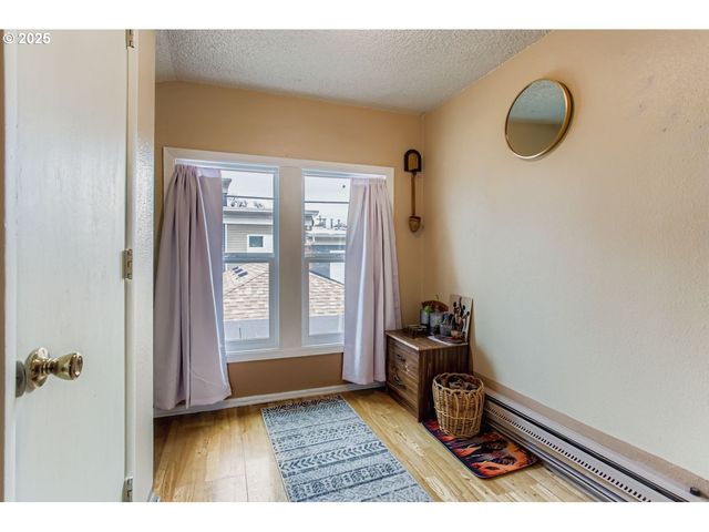 1549 N BLANDENA St, Portland, OR 97217