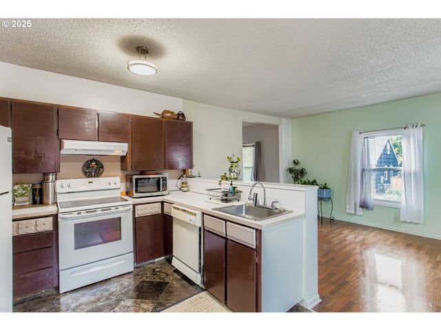 1549 N BLANDENA St, Portland, OR 97217