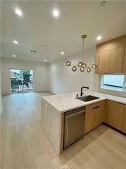 611 W 41st Place 1/2, Los Angeles, CA 90037